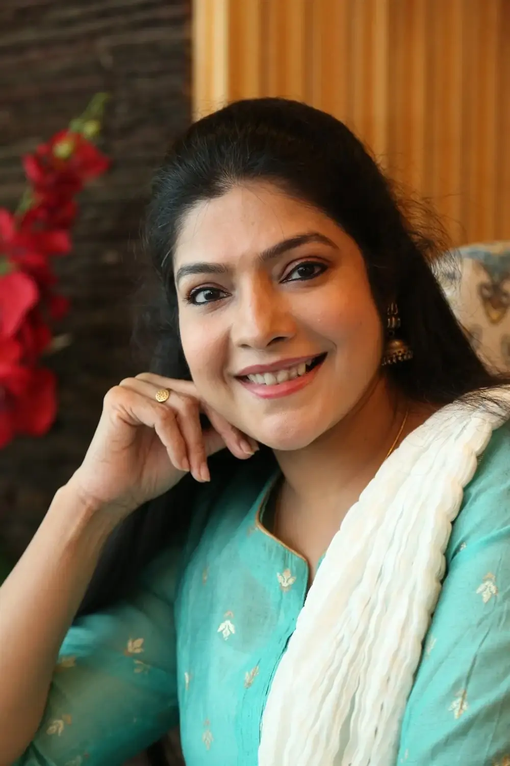 INDIAN ACTRESS VASUKI AT ANNI MANCHI SAKUNAMULE MOVIE INTERVIEW